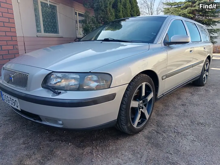 Säljes Volvo V70 2.5T 209-hv. A 346tkm JUURI KATSASTETTU