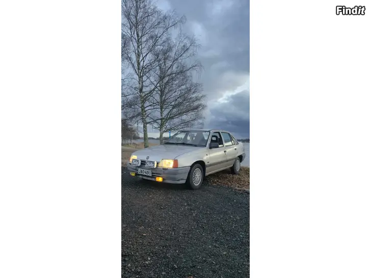 Myydään Opel kadett