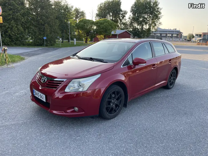 Myydään Toyota Avensis