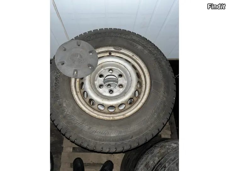 Säljes Vinterdäck på fälg Matador Sibir Ice dubb 225/75 R16C