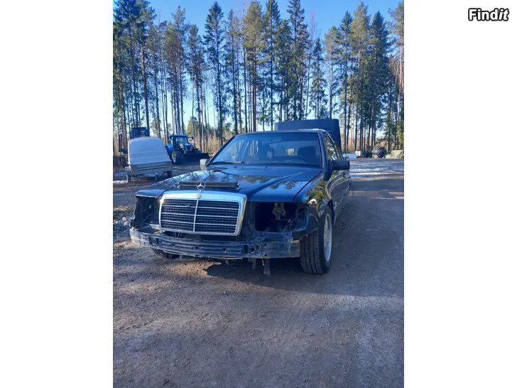 Säljes W124 reservdels bil