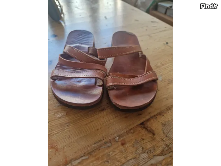 Myydään Bruna lädersandaler med remmar st 36