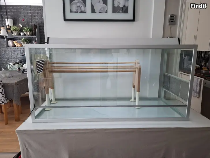Säljes Terrarie, 125x60x50