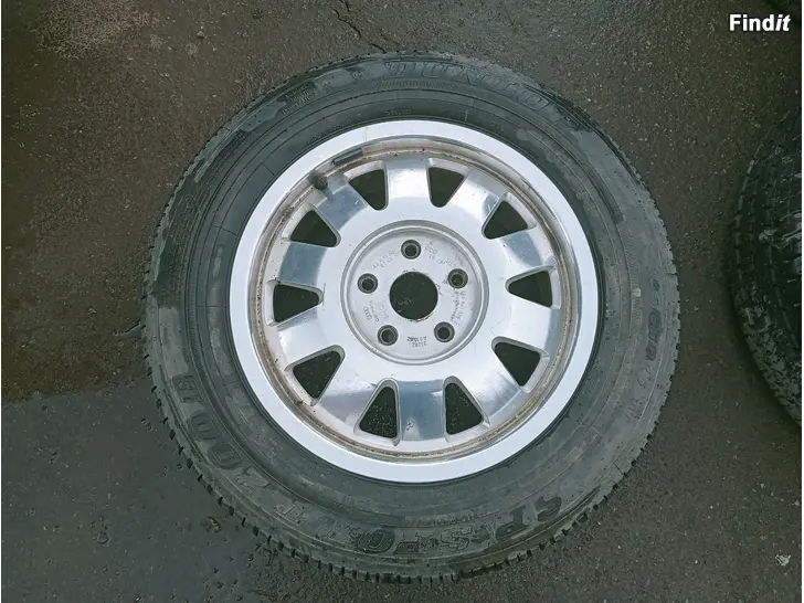 Säljes Audin alu 5-112 kesärenkaalla Dunlop 195/65R15