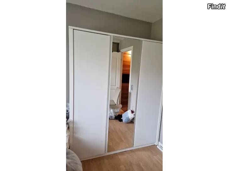 Myydään Garderob i mycket bra skick säljs för 450 kr