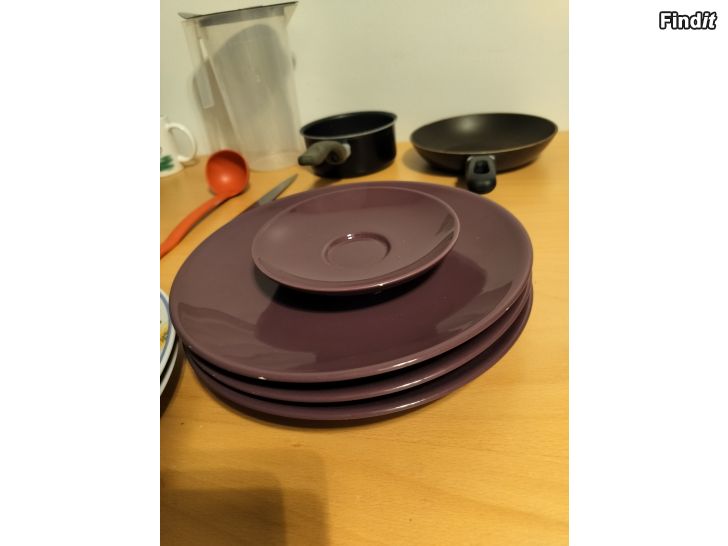 Myydään Kauha Tupperware lautasia