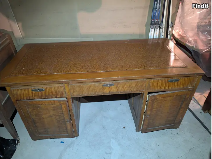 Säljes Gammalt skrivbord