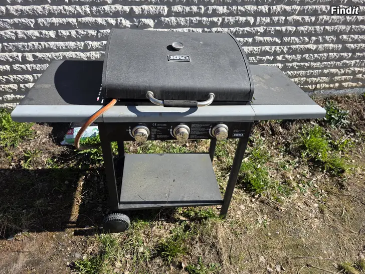 Säljes Gasgrill och lågtrycksregulator med