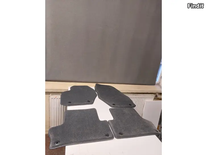Myydään Volvo XC60 mk1 UUSI OEM Tekstiilimattosarja vm. 2009-2017