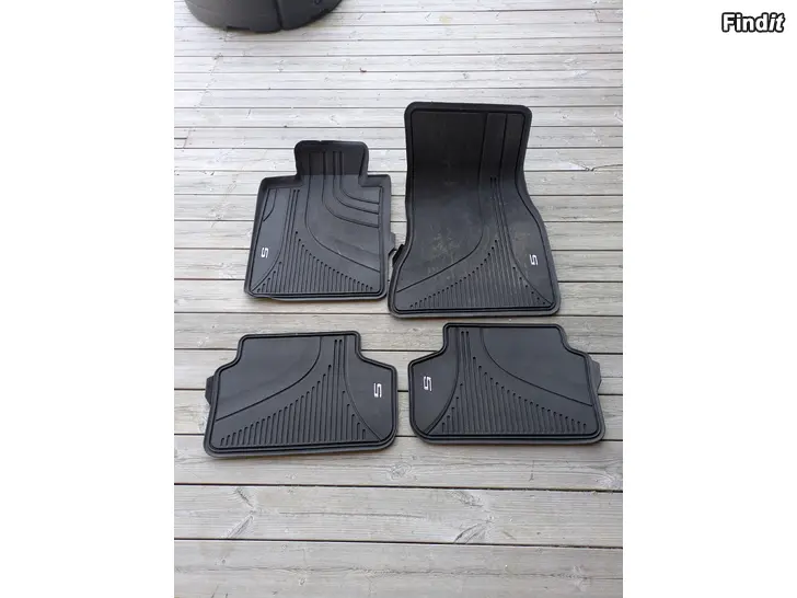 Säljes Golvmattor i gummi till BMW