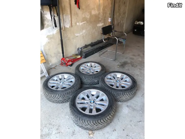 Myydään Bmw fälgar med friktionsdäck