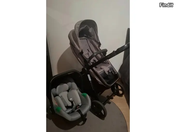 Säljes Barnvagn och bilstol med tillbehör