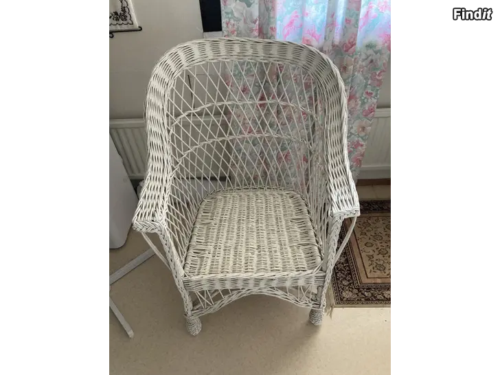 Myydään Vit korgstol