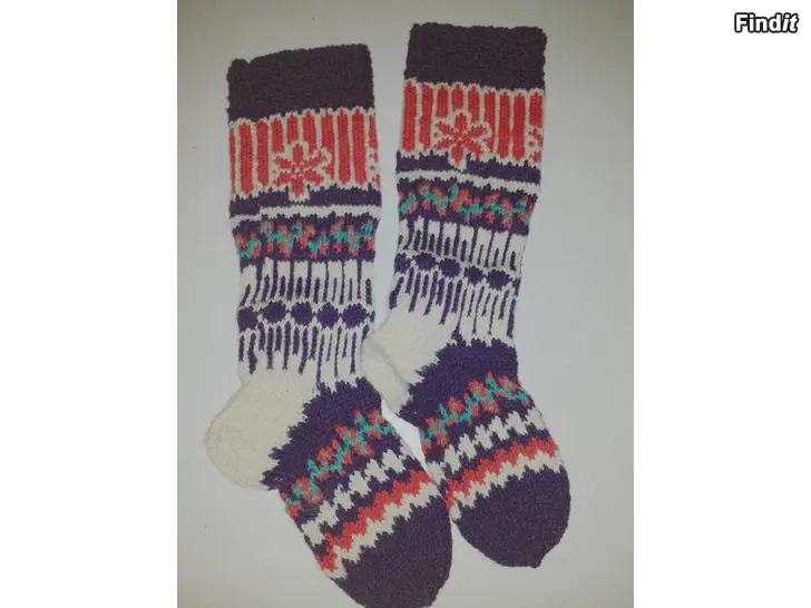 Myydään Kukkasukat