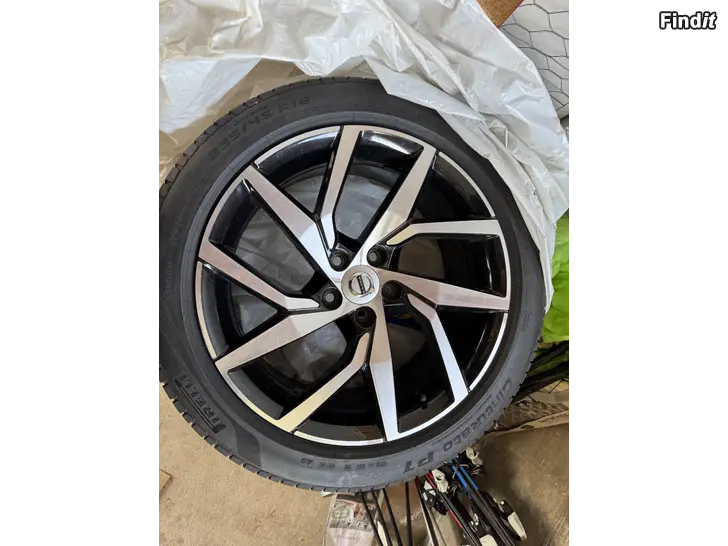 Säljes VOLVO ORIGINAL 18 FÄLG + SOMMARDÄCK PIRELLI 235/45/R18