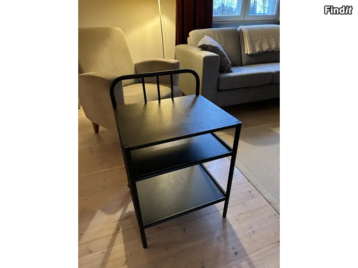 Säljes Två nattduksbord säljes