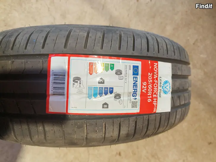Myydään 205/60-16 uudet, 5x114.3 vanteilla