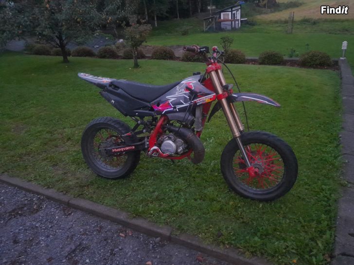 Myydään Husqvarna Ch racing