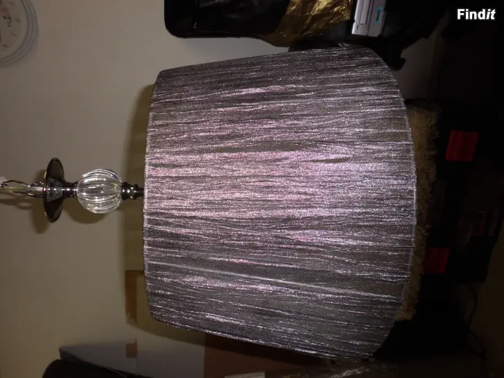 Säljes grå lampa