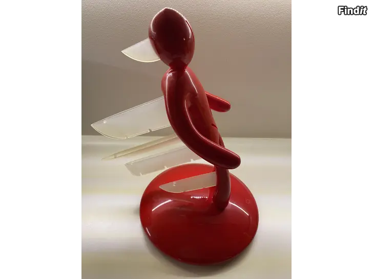 Myydään Voodoo-veitsiteline