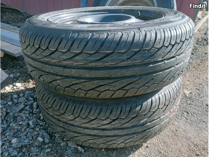 Myydään Kesärenkaat Dunlop 205/60R16 92H vanteet 5-114,3 Nissan