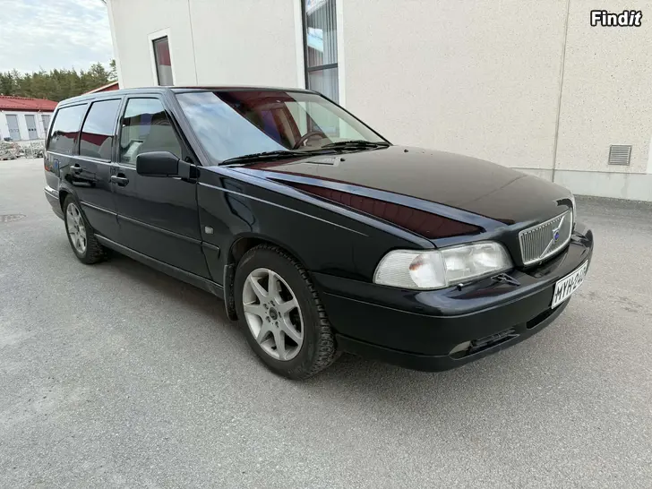 Myydään Ruosteeton v70 volvo leimaa 8/26