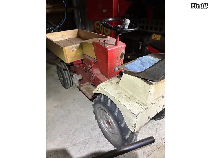 Säljes Foder truck med ved lava