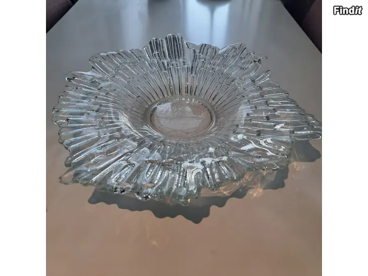 Säljes Stor glas fruktskål 40cm och kaffeservicer på köpet