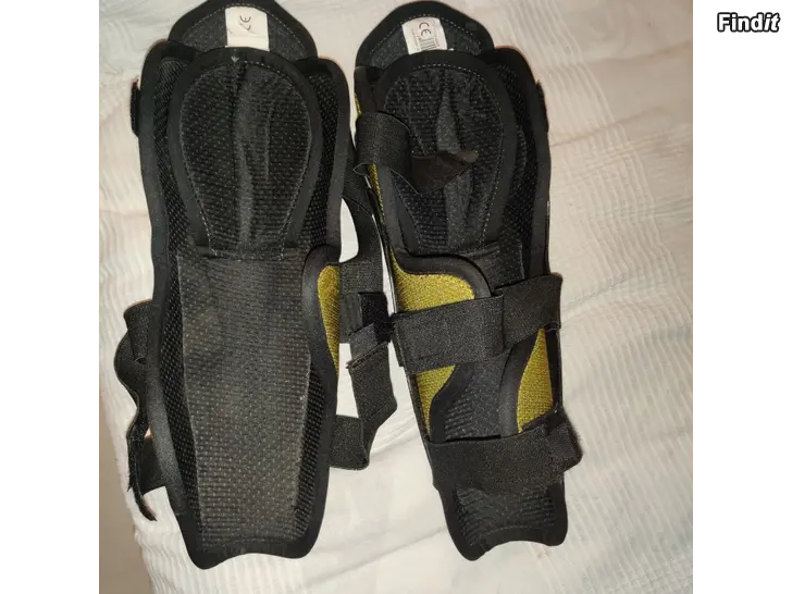 Säljes Hockey benskydd