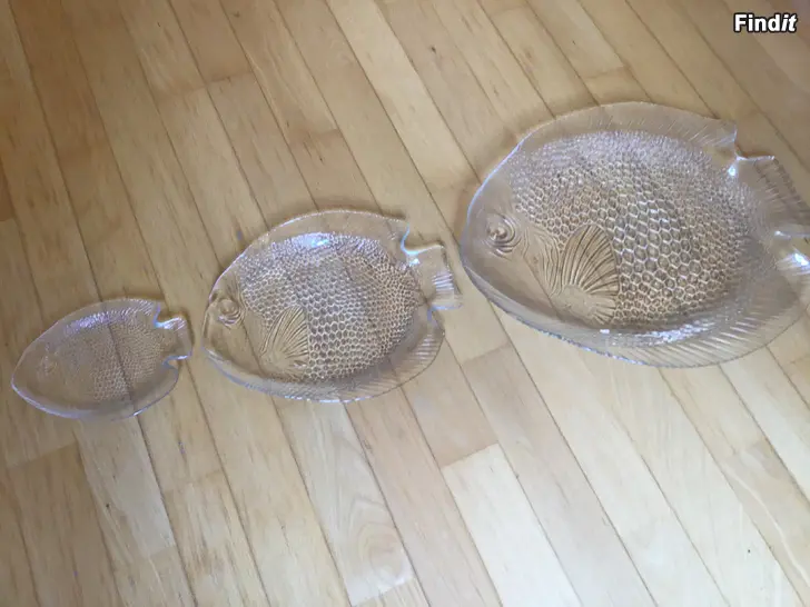 Säljes Fisktallrikar i glas vintage