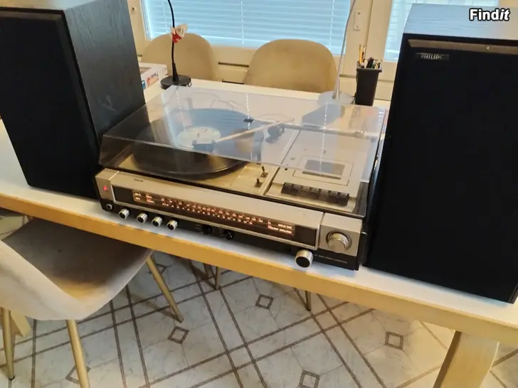 Myydään PHILIPS RETRO RADIO-, LEVY-, KASETTISOITIN