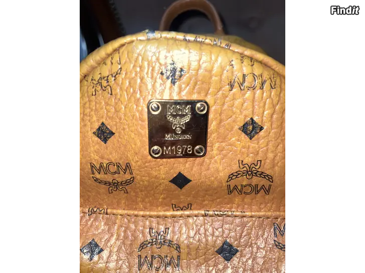 Säljes MCM backpack-reppu-cognac 32cm korkeus,24cm leveys,12cm syvyys