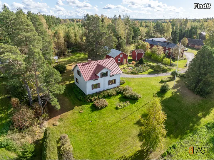 Myydään Omakotitalo Närpiön Bölessä / Kristinestadsvägen 597 Myydään Omakotitalo Närpiön Bölessä / Kristinestadsvägen 597