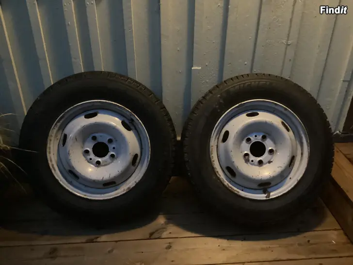 Myydään Michelin Agilis X-ice north 195/75R16C nastarentaat vanteineen, 2 kpl