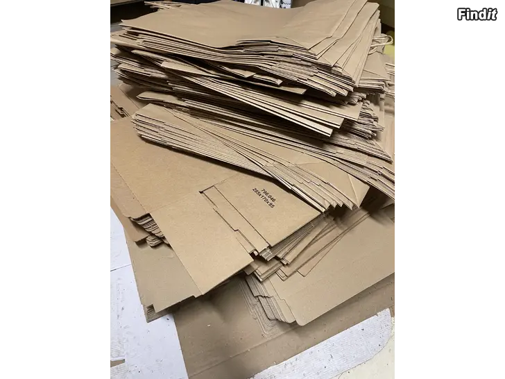 Säljes Bruna påsar och kartonglådor