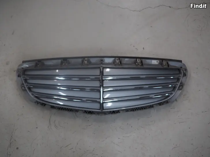 Säljes Mercedes-Benz C 2015 W205 200 Sedan säleikkö radiator grill