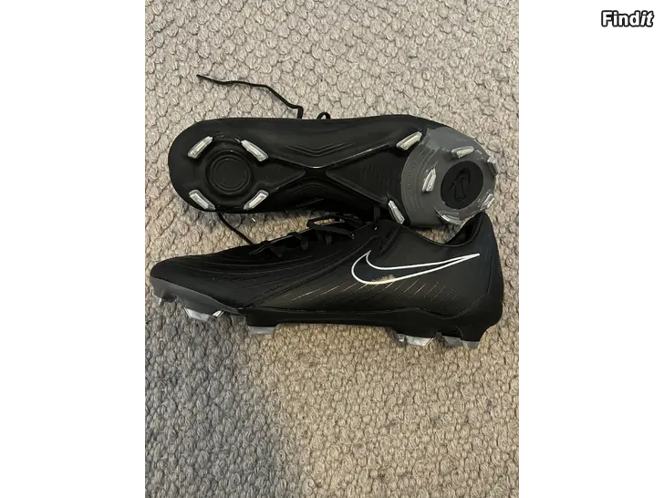 Myydään Nike Phantom fotbollsskor 44