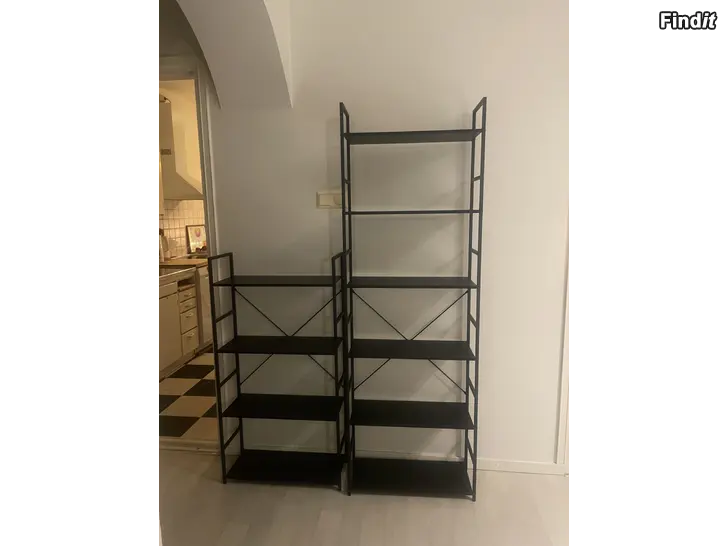 Säljes Svart hylla , JYSK