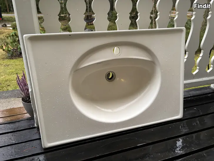 Säljes Tvättställ och spegel