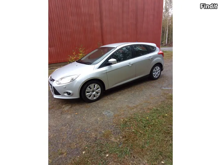 Myydään Myydään tarpeettomana juuri katsastettu Ford Focus