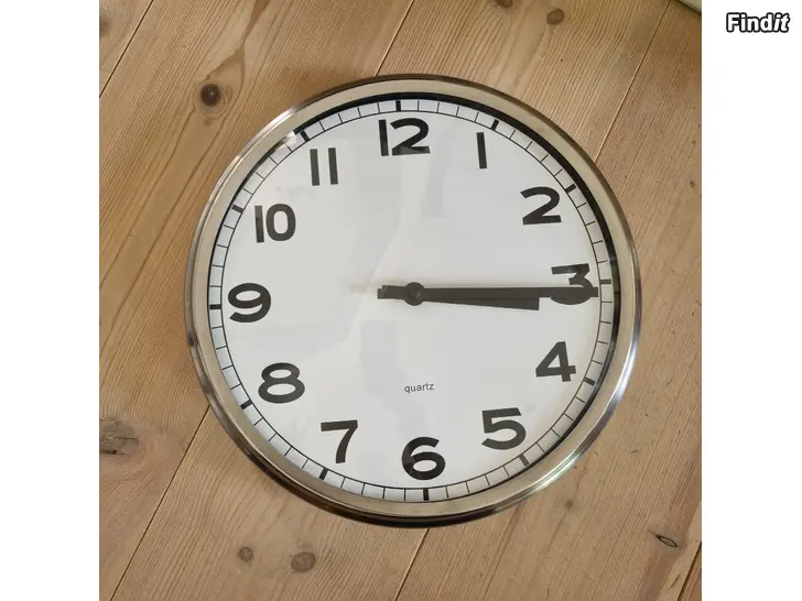 Säljes PUGG Väggklocka