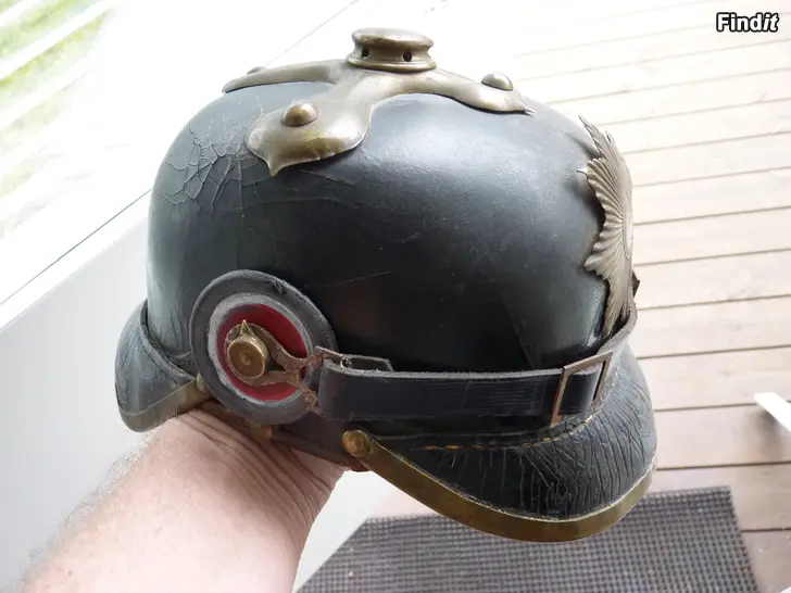 Säljes Saksalainen piikkikypärä WW-1