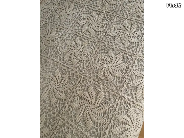 Säljes Virkat sängöverkast