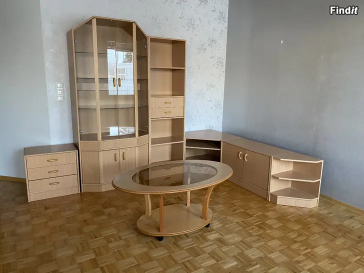 Myydään Vitriini kalusto