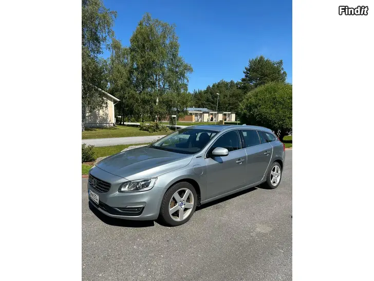 Säljes Volvo V60 D6 AWD Summum plug in hybrid aut