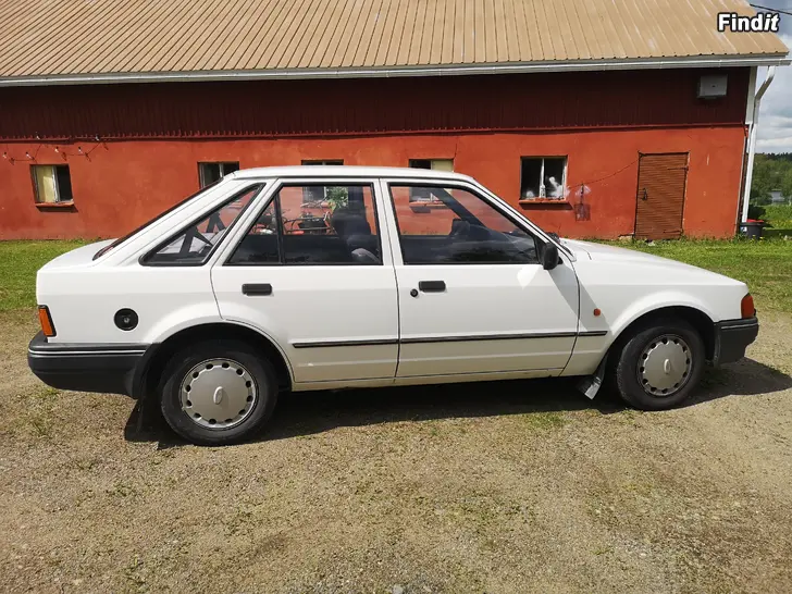 Myydään Ford Escort