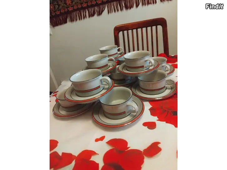Myydään Arabia Aslak teekupit isot ja asetit 12+12