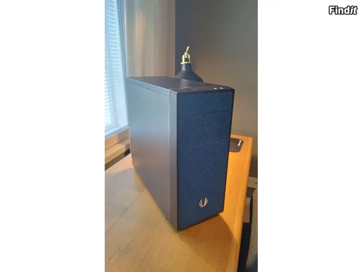 Myydään Dator case