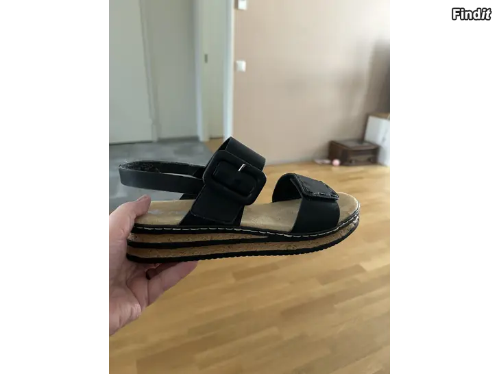 Säljes Ny Rieker sandaler storlek.41
