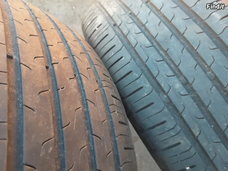 Myydään 215 50 R18 Kesärenkaat pari
